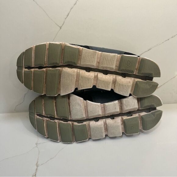 On Cloud Light Weight Athletic Shoes - Picture 9 of 10